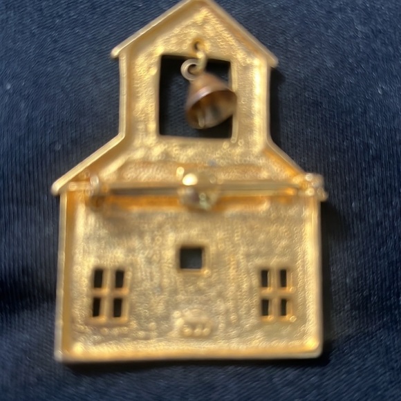 Vintage JJ Jonette Brooch Pin Schoolhouse With Bell Gold Tone 2" Fashion Jewelry - Picture 5 of 7